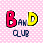 ピンク色の水玉模様にポップな文字「BANDCLUB」のロゴあり