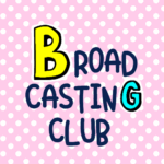 ピンク色の水玉模様にポップな文字「BROADCASTINGCLUB」のロゴあり