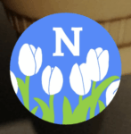 モダンなチューリップのアルファベットアイコンの見本、青背景にN