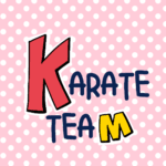 水玉背景に「KARATETEAM」のポップなロゴ