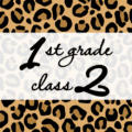 クールでかっこいいヒョウ柄に「1stgrade class2」のロゴあり