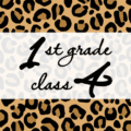 クールでかっこいいヒョウ柄に「1stgrade class4」のロゴあり