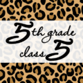 クールでかっこいいヒョウ柄に「5thgrade class5」のロゴあり