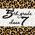 クールでかっこいいヒョウ柄に「5thgrade class7」のロゴあり