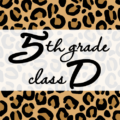 クールでかっこいいヒョウ柄に「5thgrade classD」のロゴあり
