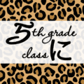 クールでかっこいいヒョウ柄に「5thgrade classに」のロゴあり